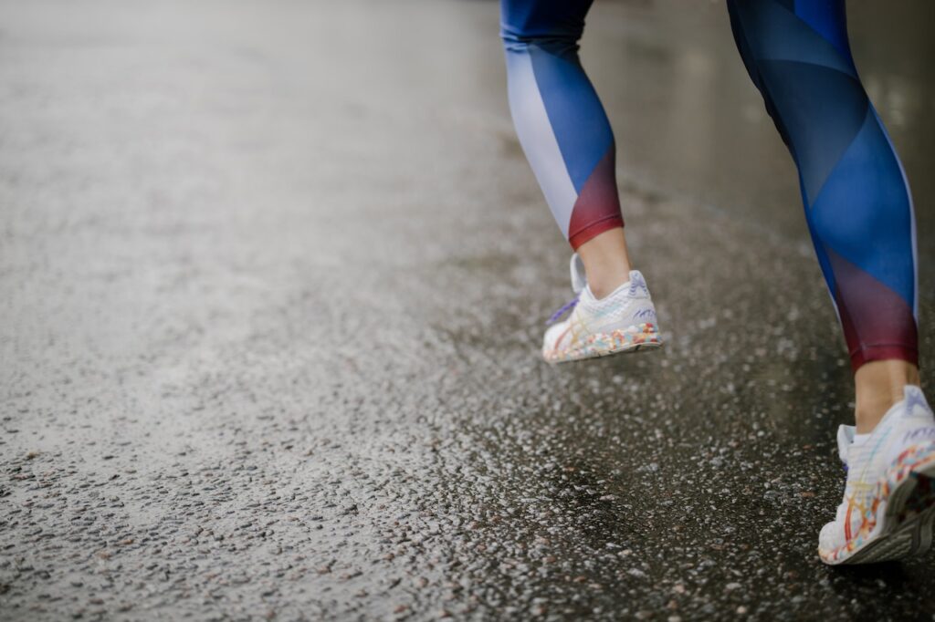 Correr bajo la lluvia beneficios y cuidados
